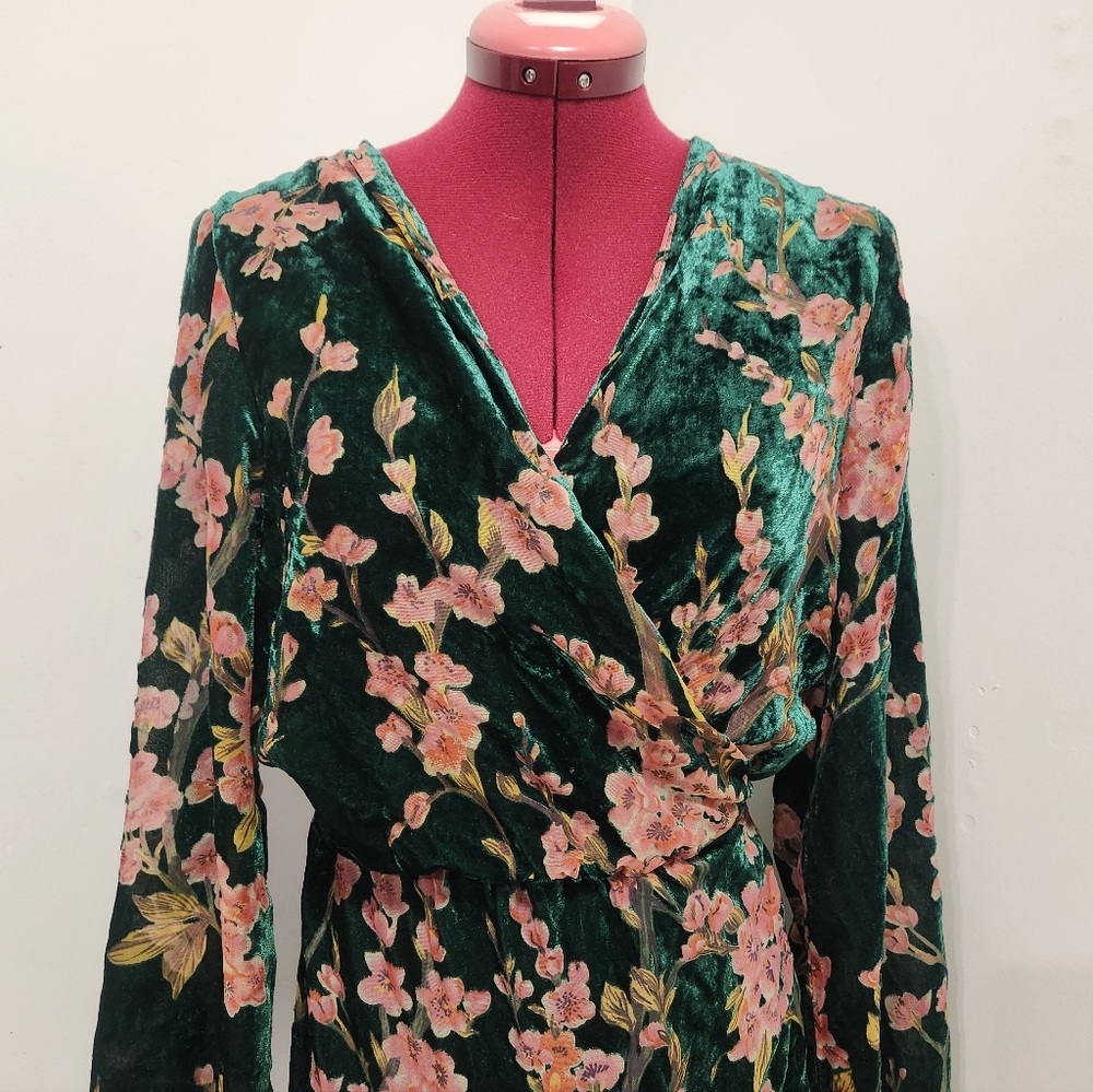 Buffalo By David Bitton Velvet Floral 'Sutter' Wrap Around Dress - Picture 4 of 10